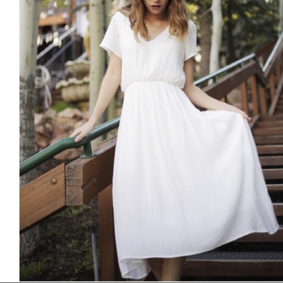 LAST ONE! NWT White Short Sleeve Dress - Picture 2 of 4